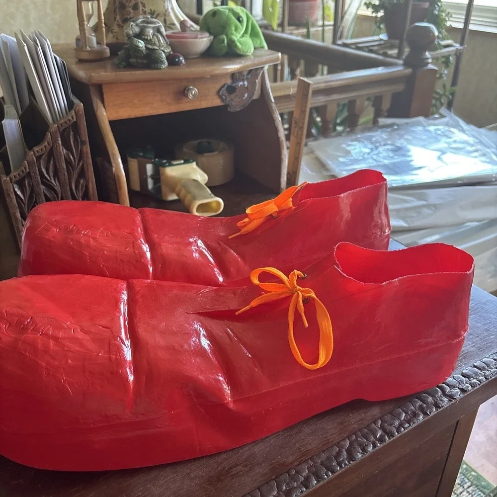 VINTAGE 1978 RUBIE'S RED PLASTIC CLOWN SHOES #741 MADE IN USA 16